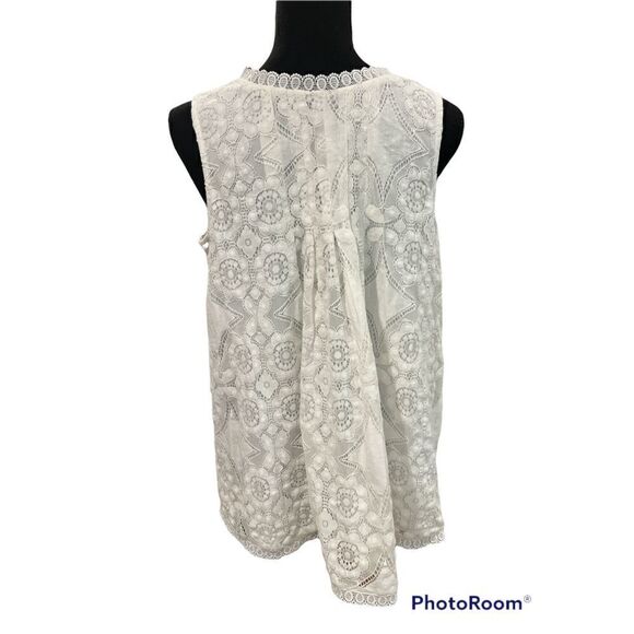 Sleeveless Laced Top by Doe & Rae - Picture 3 of 9